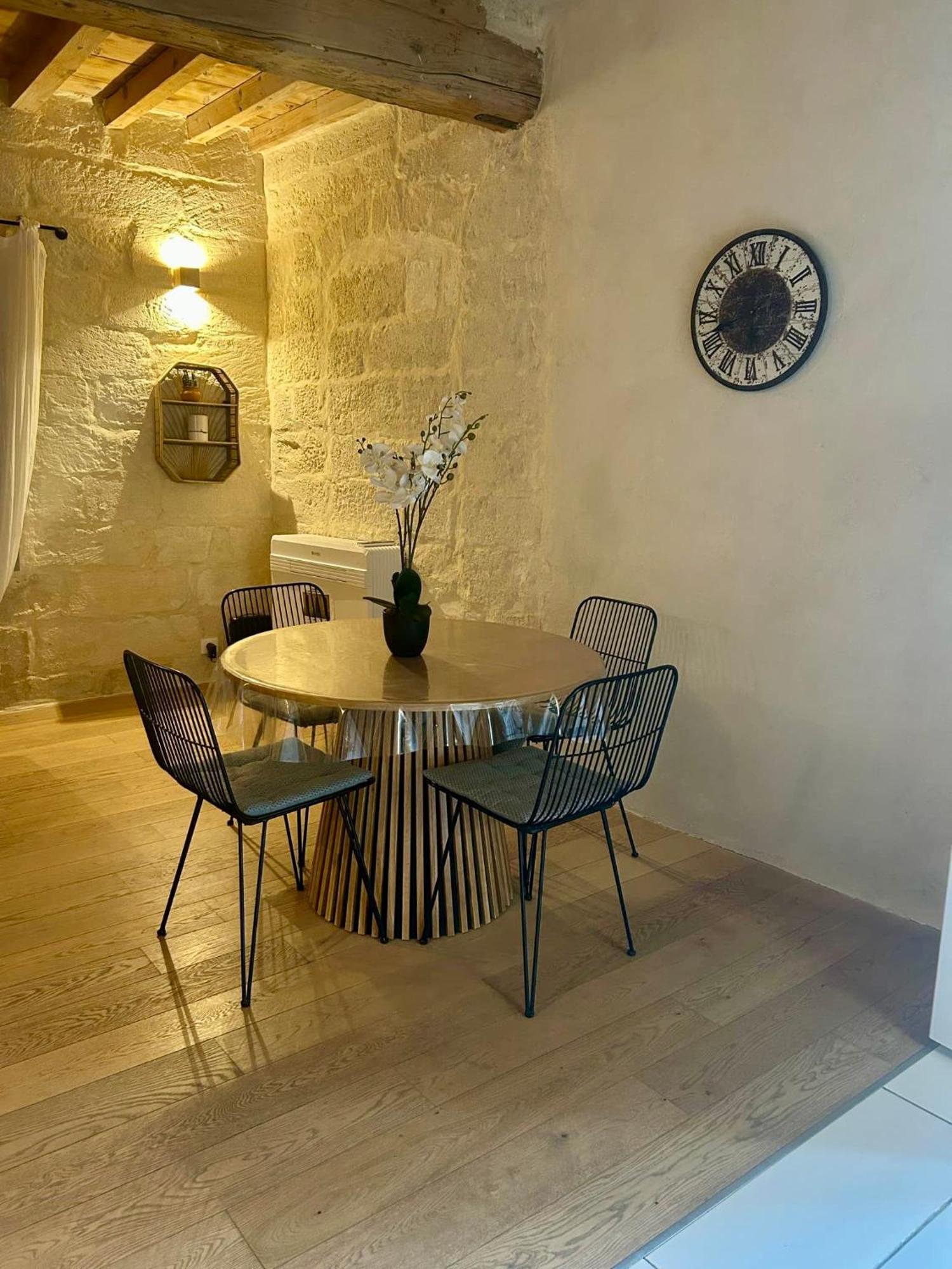 Centre Historique Et Ambiance Pittoresque Villeneuve-lès-Avignon Екстериор снимка